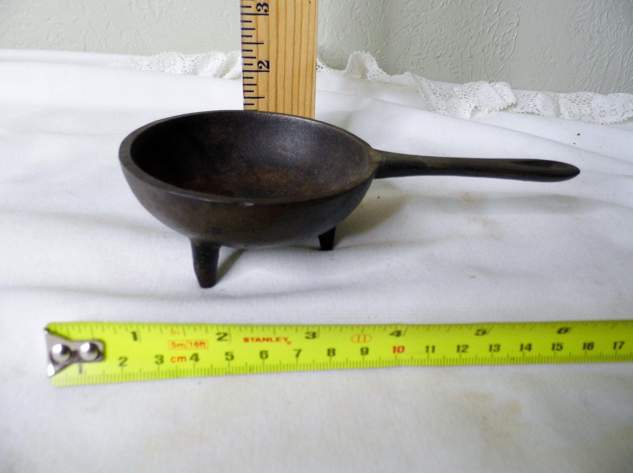 1-2 Spider Cast Iron Mini Skillet