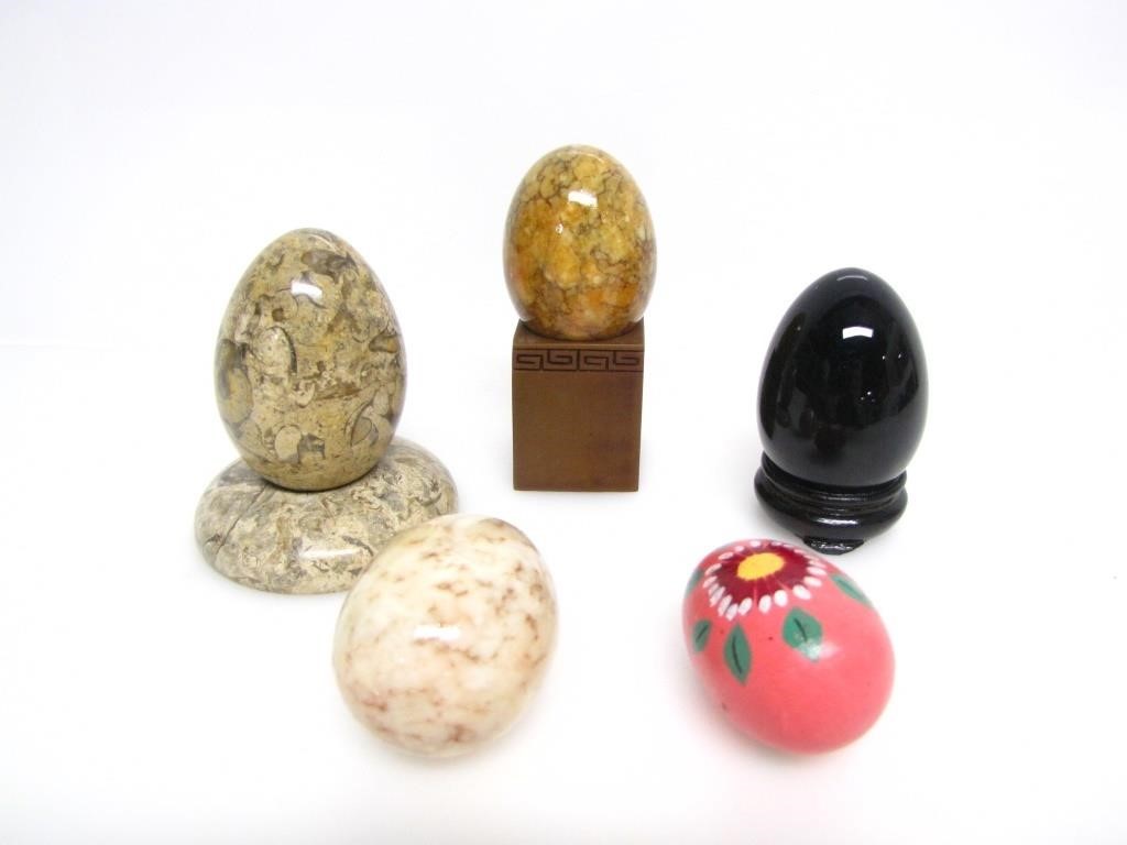 ASSORTED DECORATIVE EGGS W/ 3 STANDS