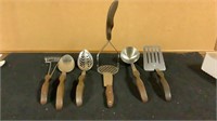 CUTCO 7 Piece Kitchen Utensil Set