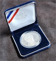 2009 Lincoln Memorial Silver Dollar