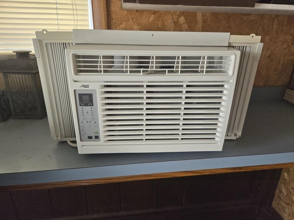 Air conditioner- Arctic King windows unit,