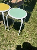 5 COLORFUL TABLES