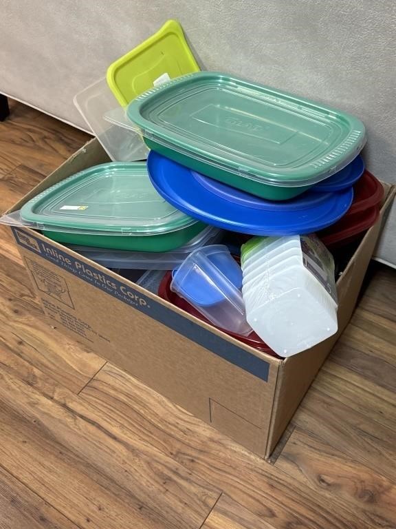 Assorted Tupperware