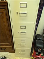 Hon 4 Drawer Metal filing cabinet w/ key