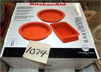 NEW KITCHEN AID BAKEWARE SET , NEVER USED