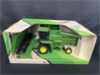 Ertl JD combine 1/16 scale - New in box