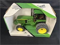 Ertl JD 4960 MFWD Tractor