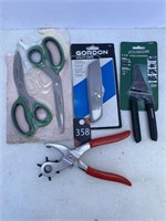 Master Force 7.5" Wire Stripper, Utility Knife, 9"