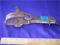 Cool Old Metal Critter / Animal Claw Trap
