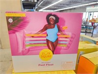 3 pool floats