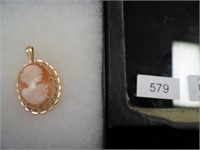 10K yellow gold pendant with shell cameo,