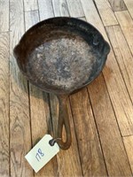 Cast iron skillet