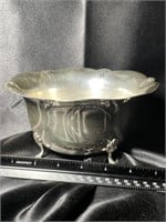 WM Rogers Silver Plated Cut Out Scallop Bowl