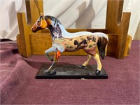 The trail of painted ponies statue