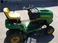 John Deere L100 Riding Lawn Tractor