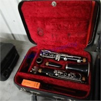 Reso-tone  clarinet in case w/ new reeds