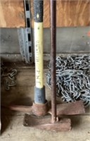 Pick axe and a hammer - No chain in this lot