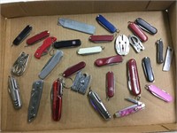 Knives tool kits in a box cutter