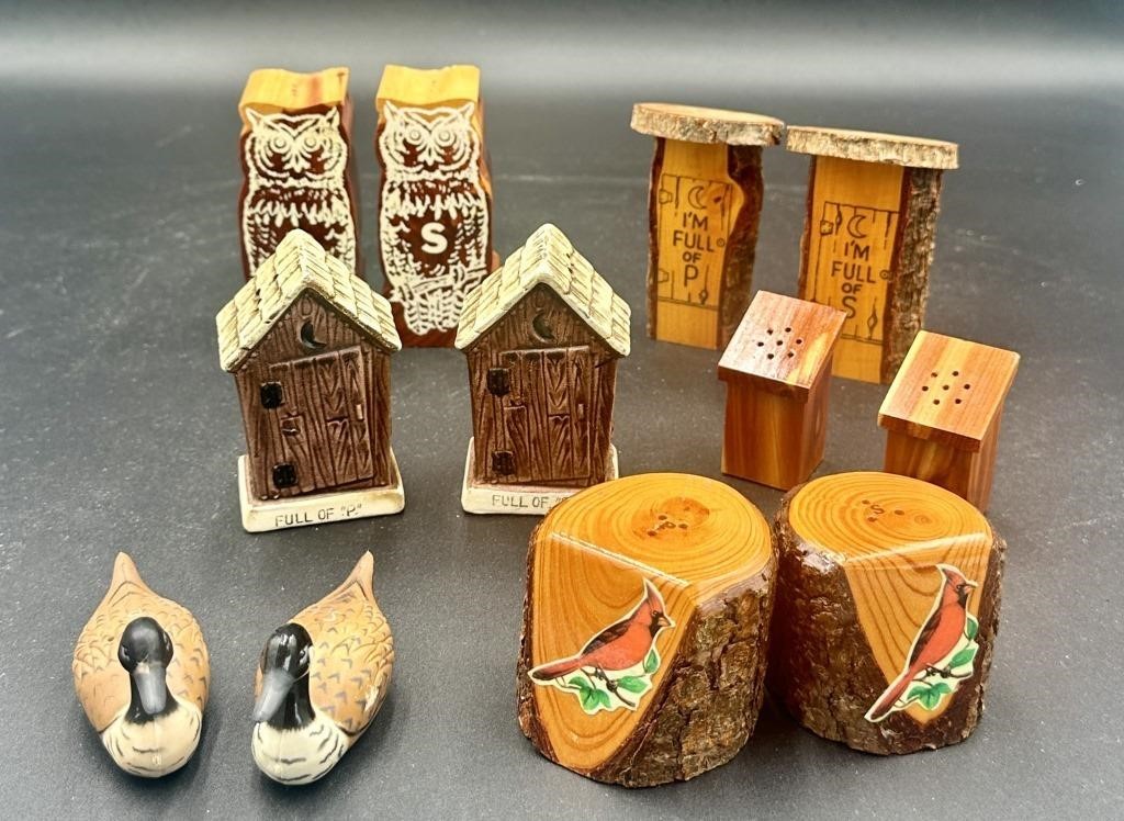 Outhouse, Wildlife Collectible Salt & Pepper