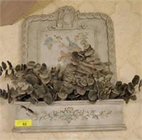 DECORATIVE WALL DECOR WITH IVY