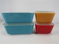 4 PYREX FRIDGE DISHES, MISSING ONE LARGER LID