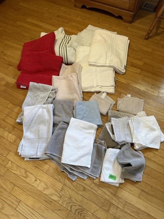 Lot of towels/ face clothes/ hand towels/ rags