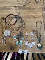 Jewlery lot Assorted Jewlery mixed lot display