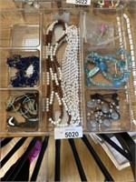 Jewlery lot Assorted Jewlery mixed lot display