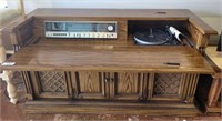 MAGNAVOX STEREO IN LIFT TOP CABINET