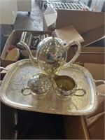 Maybrook Silverplate Serving Trays (2), 2 teapots,