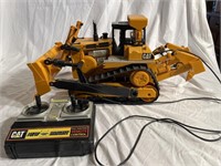 Remote control cat bulldozer with rear digger