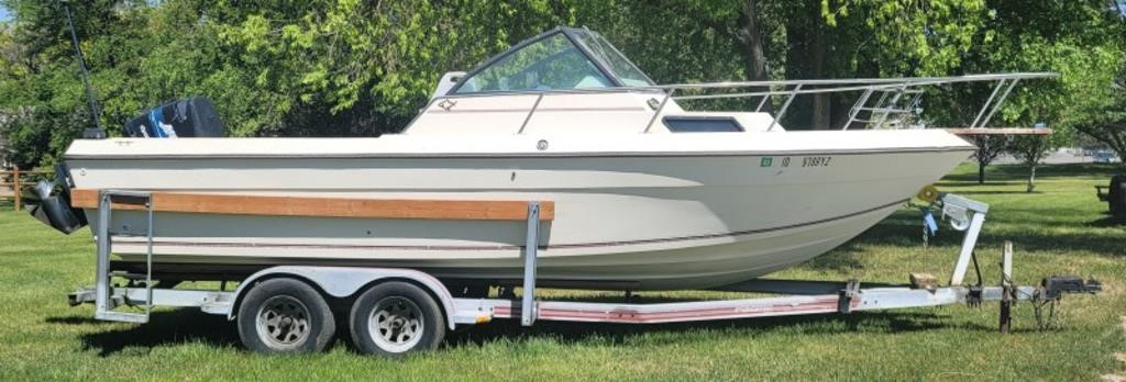 1988 Chaparral Boat Cabin Cruiser