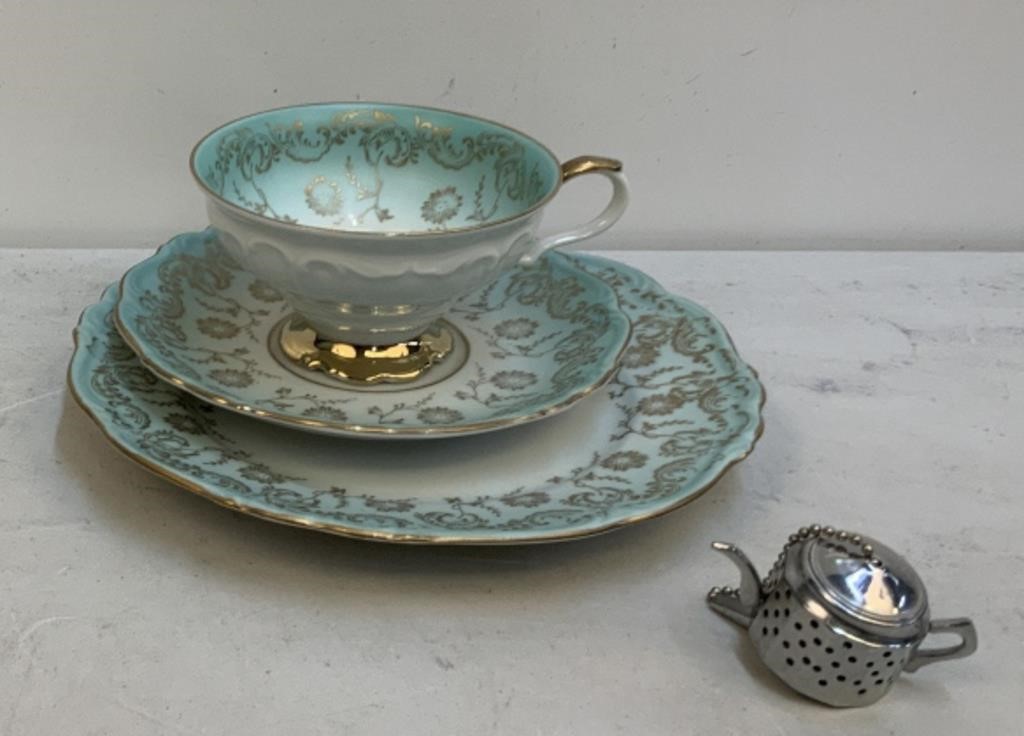 Eberthal, Bavarian Porcelain Nesting Tea Cup set