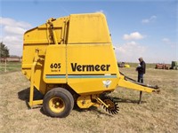 Vermeer 605K round baler