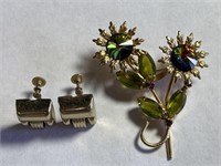 Vintage flower brooch the rhinestones & gold tone
