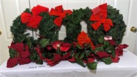 4 CHRISTMAS WREATHS AND GARLAND WITH LARGE TOTE