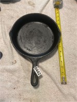 Cast iron skillet sizes in pics