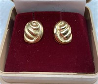 10k gold stud earrings