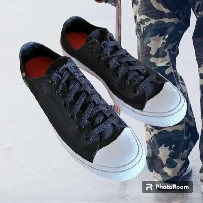 Shoes For Crews- Unisex Black Canvas Low Top Sneak