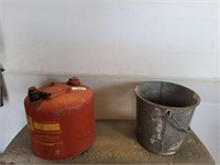 GALVONIZED 5 GAL GAS CAN AND BUCKET