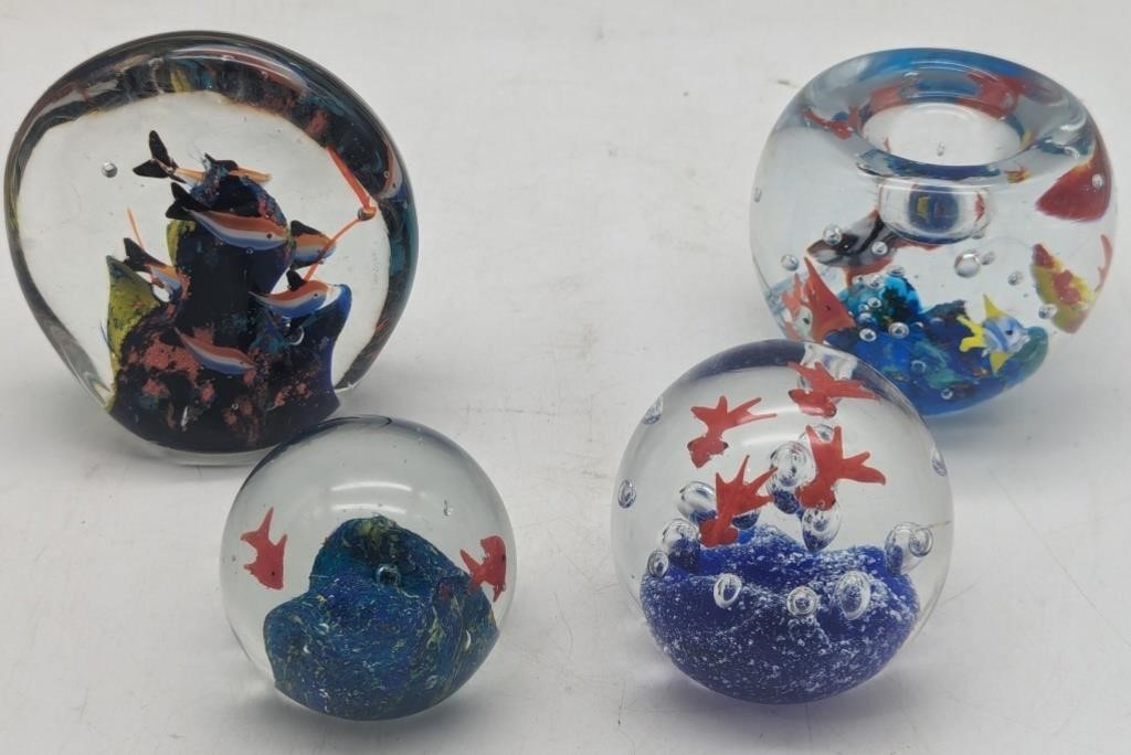 (Z) Ocean scene paperweights