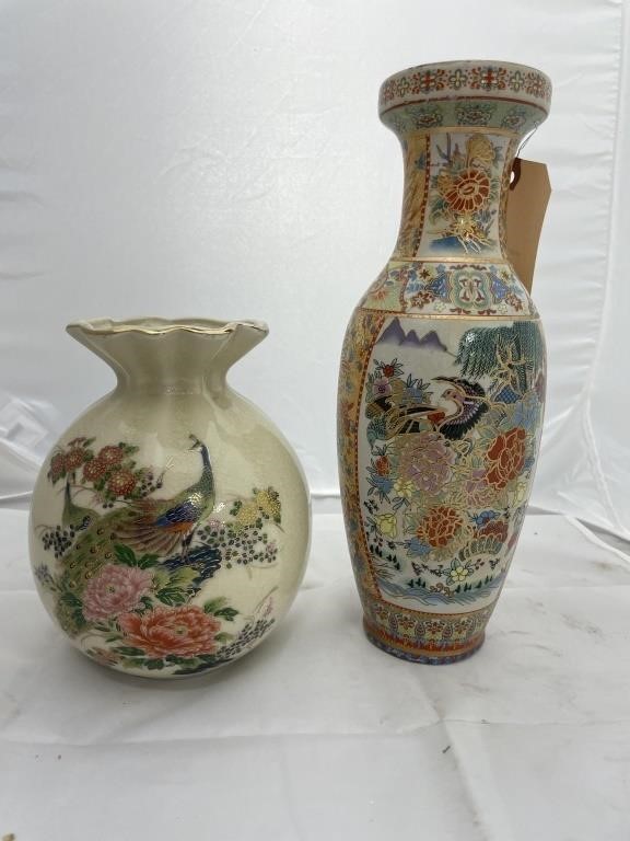 2 Asian Vases