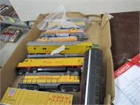 HO Scale Tray Train Engine Cars Union Pacific