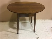 SIGNED STICKLEY SIDE TABLE