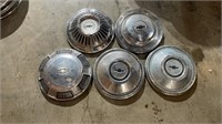 Assorted chevy hubcaps