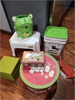 Frog, litter, stool, tin, boxes
