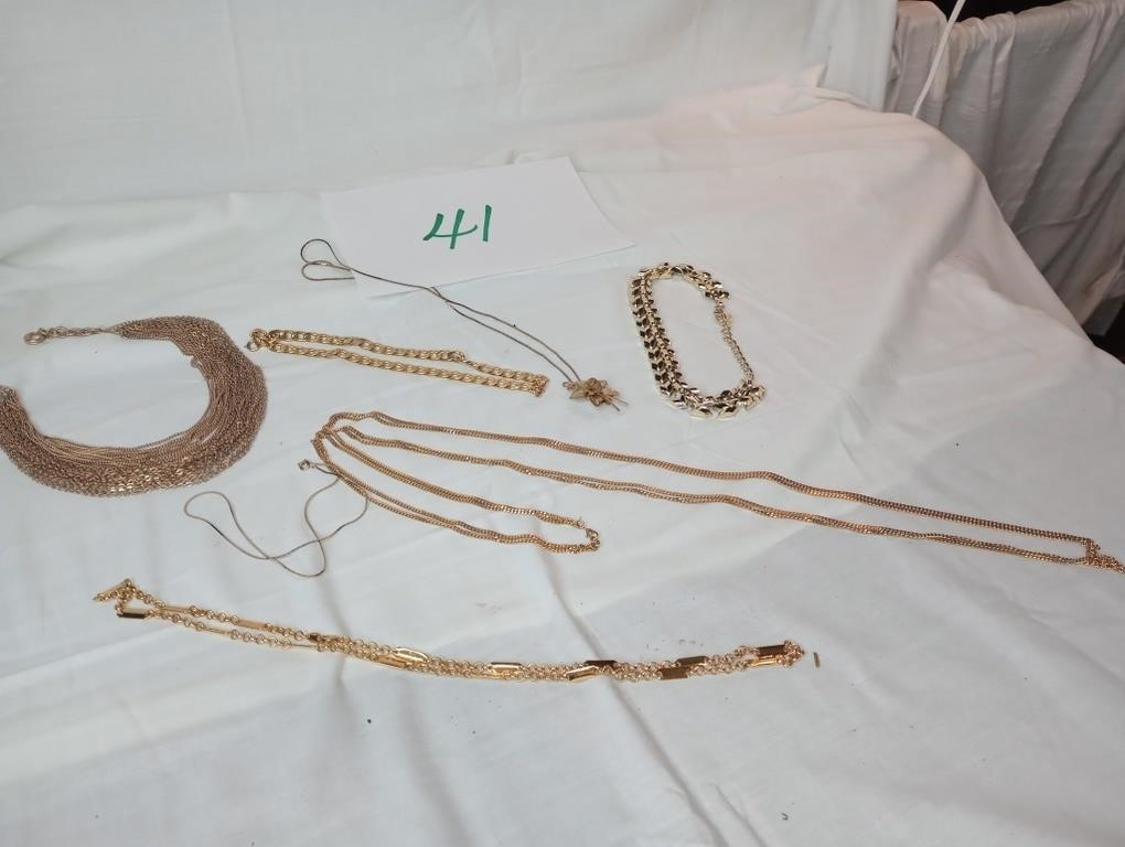 COSTUME JEWELRY LOT – NECKLACES