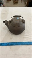 Cast iron lodge tea pot.