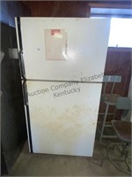 GE 24.8 ft.³ refrigerator freezer plugged in and