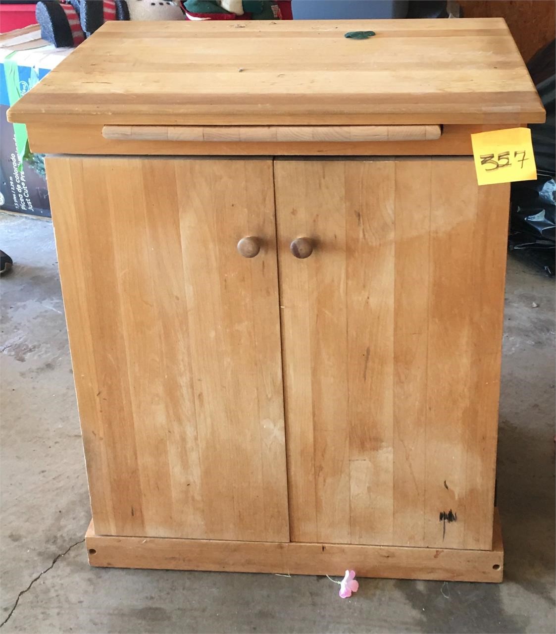 Cabinet w/ Retractable cutting Board